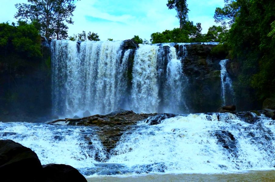 Bou Sra Waterfall Highlands Day