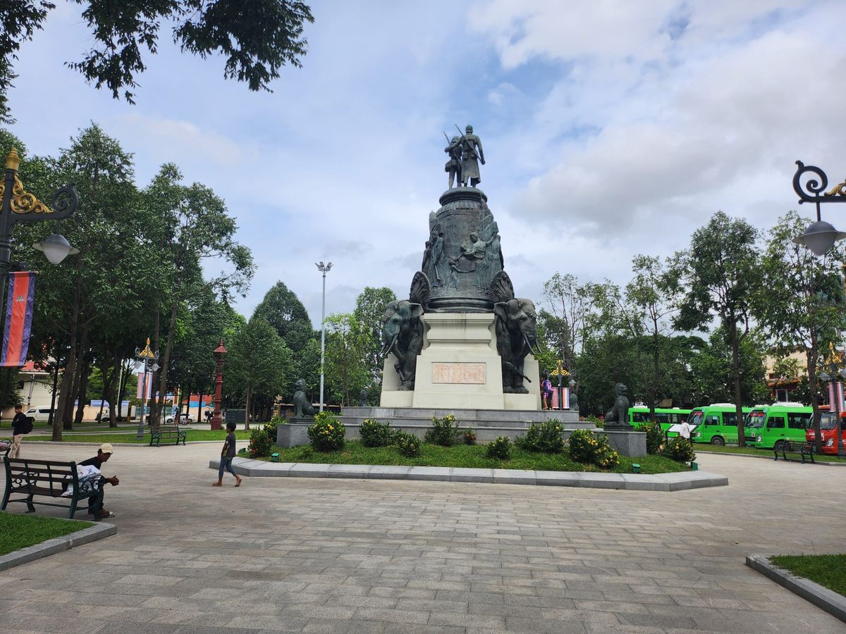 Parks to go for a walk in Phnom Penh