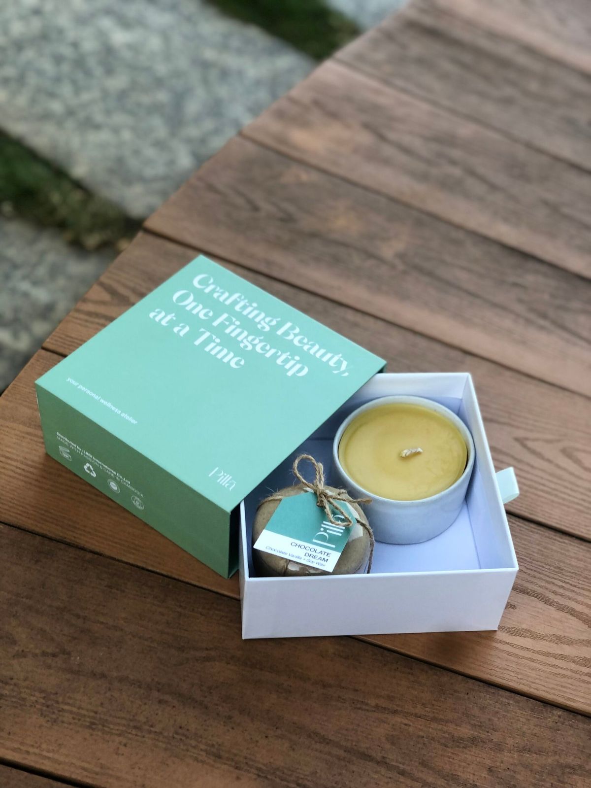Queen’s Time Beeswax Candle (Limited Edition) — image 1