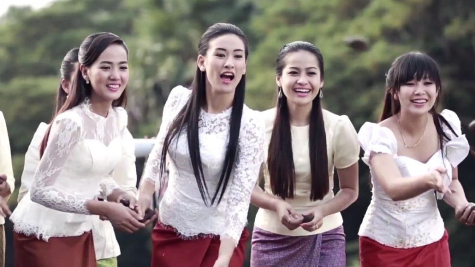6 Things You Need To Know About Traditional Clothes of Cambodia