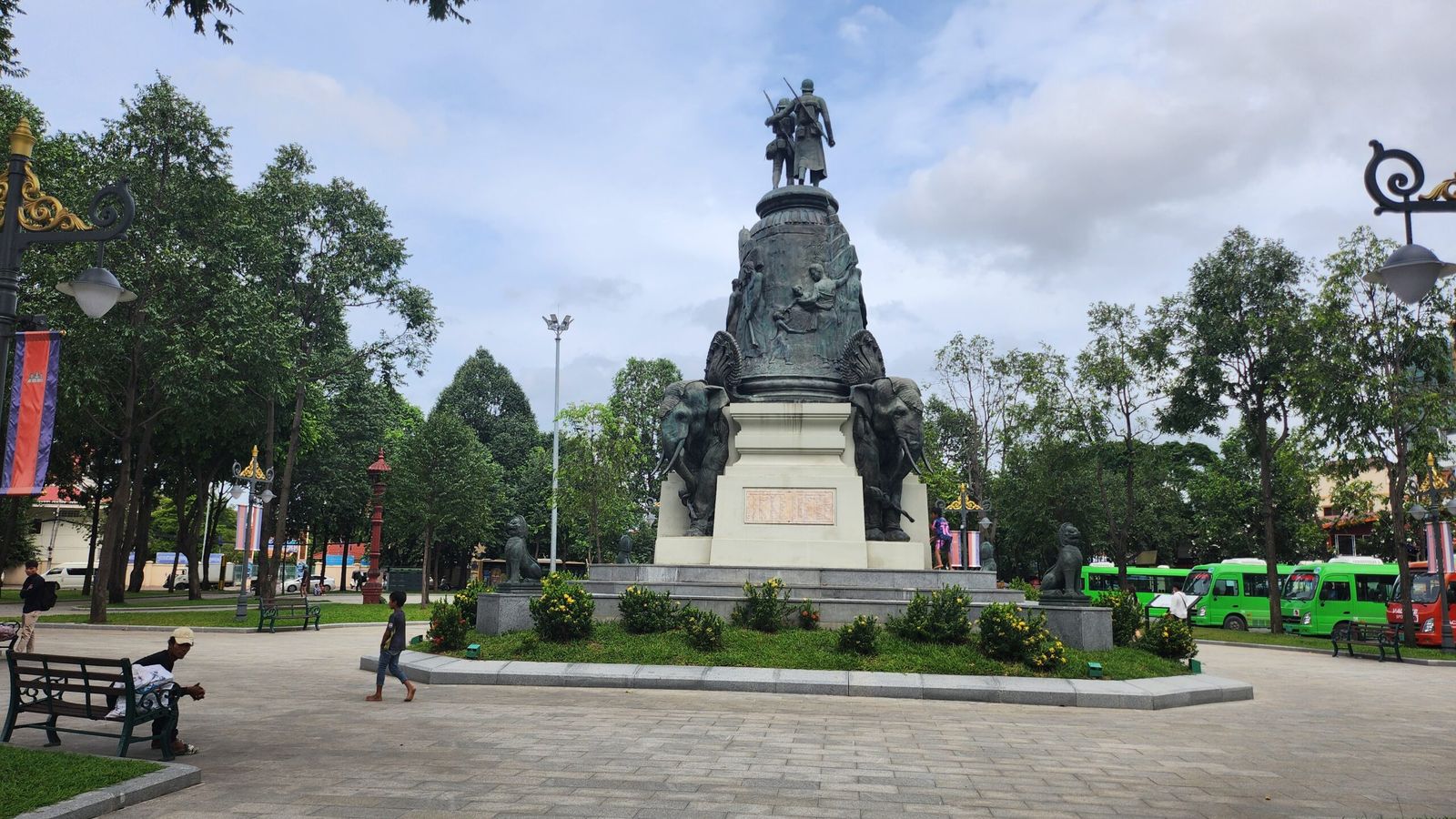 Parks to go for a walk in Phnom Penh
