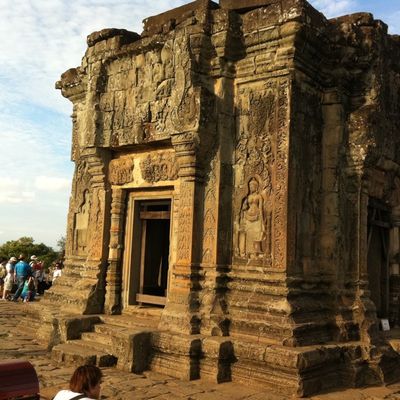 wp:org:wp-content/uploads/2024/08/17082613/Bakheng-Temple.jpg