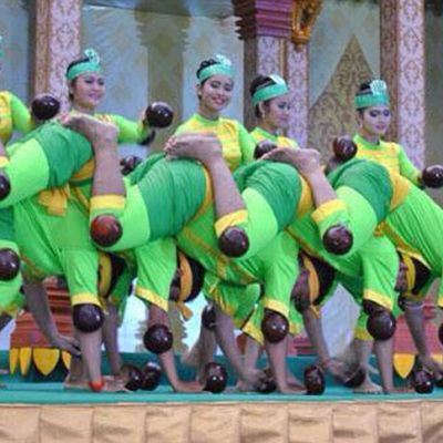 wp:org:wp-content/uploads/2024/08/17083948/Robam-Kandob-Ses-Praying-Mantis-Dance-1.jpg
