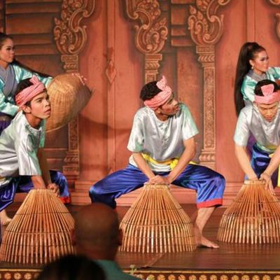 wp:org:wp-content/uploads/2024/08/05132539/Robam-Nesat-or-Khmer-Fishing-Dance-1.jpg