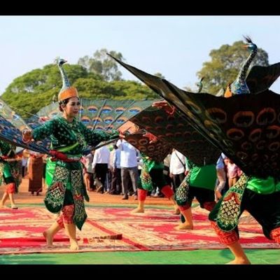 wp:org:wp-content/uploads/2024/08/05133232/Robam-Kngork-Pailin-Pailin-Peacock-Dance-2.jpg
