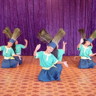 wp:org:wp-content/uploads/2024/08/05131037/Robam-Kngork-Pouthisat-Pursat-Peacock-Dance-2.jpg