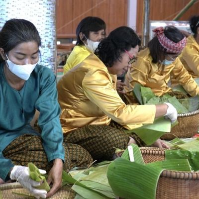 wp:org:wp-content/uploads/2024/08/10104338/Khmer-snack-Num-Ansorm-3.jpg