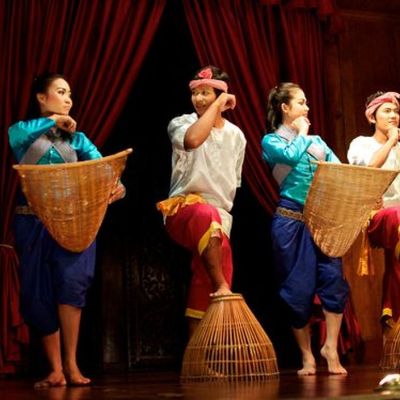 wp:org:wp-content/uploads/2024/08/05132543/Robam-Nesat-or-Khmer-Fishing-Dance-2.jpg