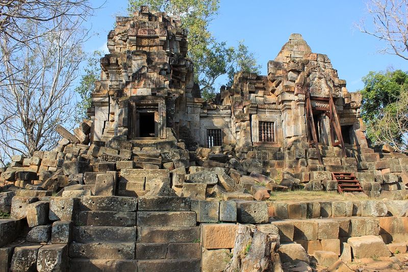 Wat Ek Phnom Cycling Excursion
